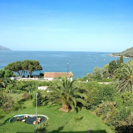 4 People 350 M From The Sea Casaglione