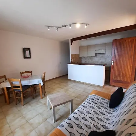 4 People 350 M From The Sea Appartement