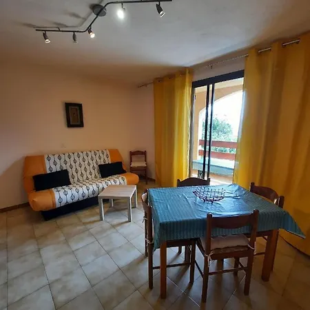 4 People 350 M From The Sea Casaglione